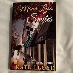Mona Lisa Smiles by Kate Lloyd (New Softcover)